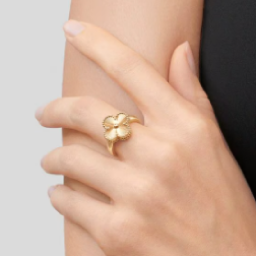 CLOVER | Gullring